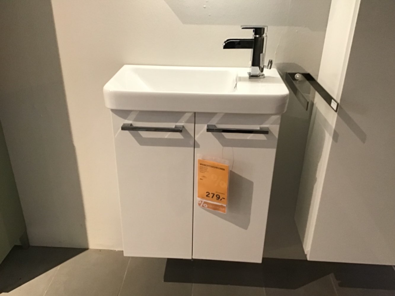 XXXLutz Ausstellungsstück Möbel Waschtischkombi Lara weiß Hochgla