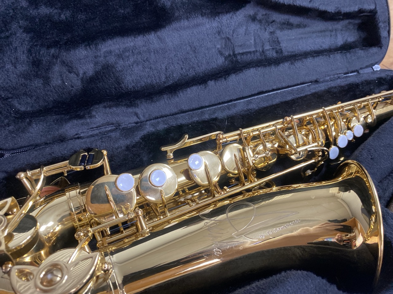 Altsaxophon Trevor J. James