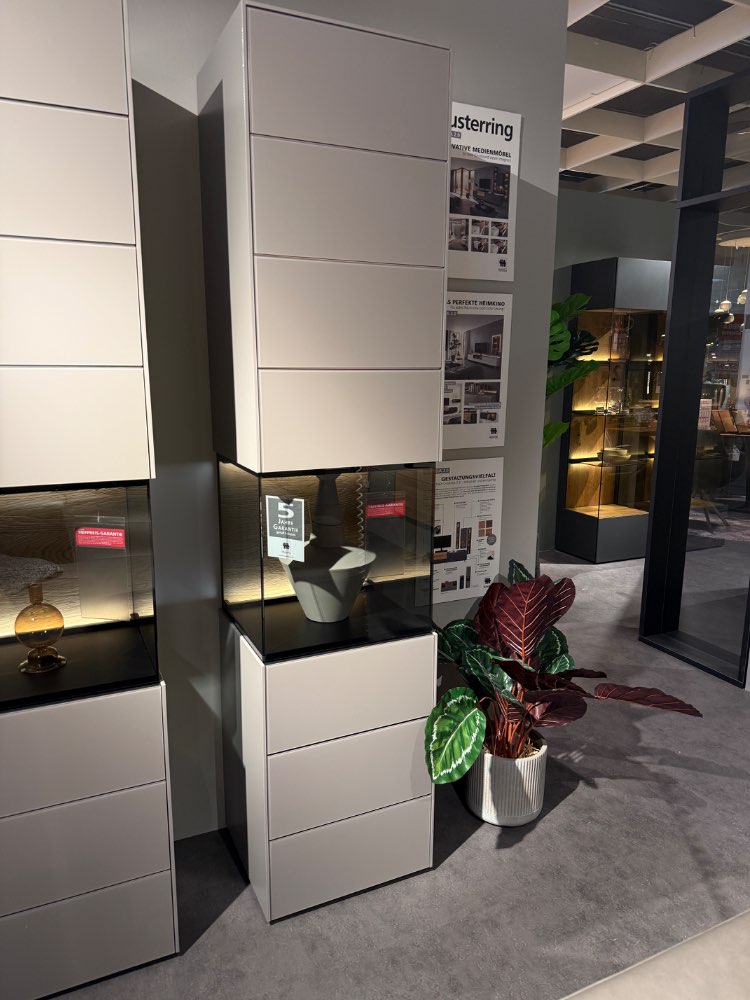 Vitrine Anschlag rechts „Q-Media“ von Musterring