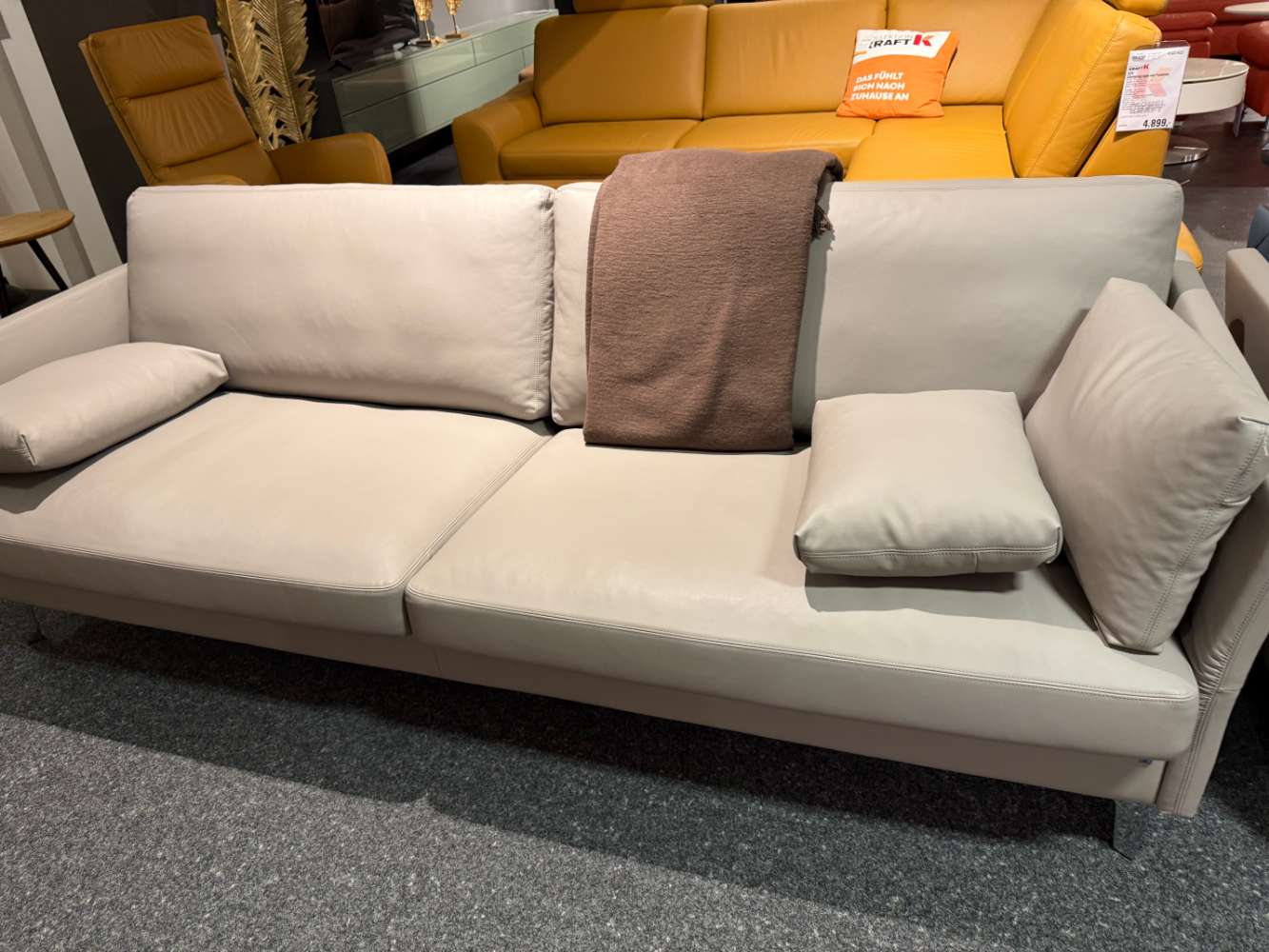 Sofa 2,5-sitzig, 2 Armlehnen