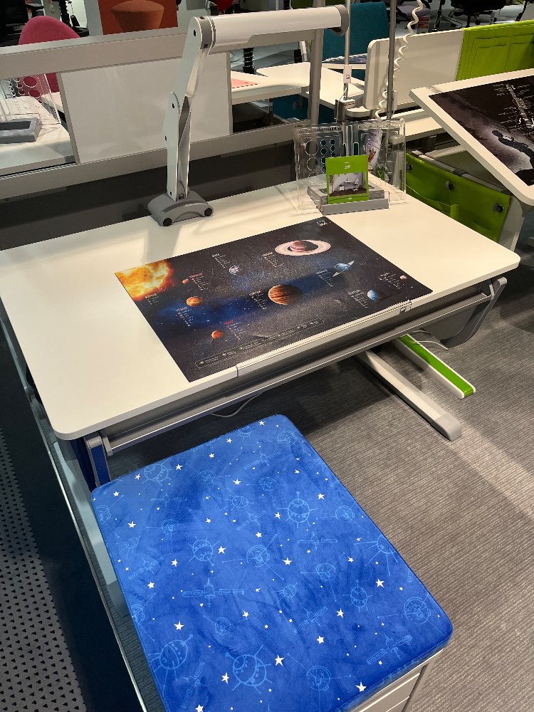 Kinderschreibtisch inkl. Rollcontainer