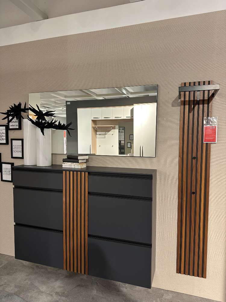 Garderobe mit Rillenprofil ⚡️Sparpreis⚡️