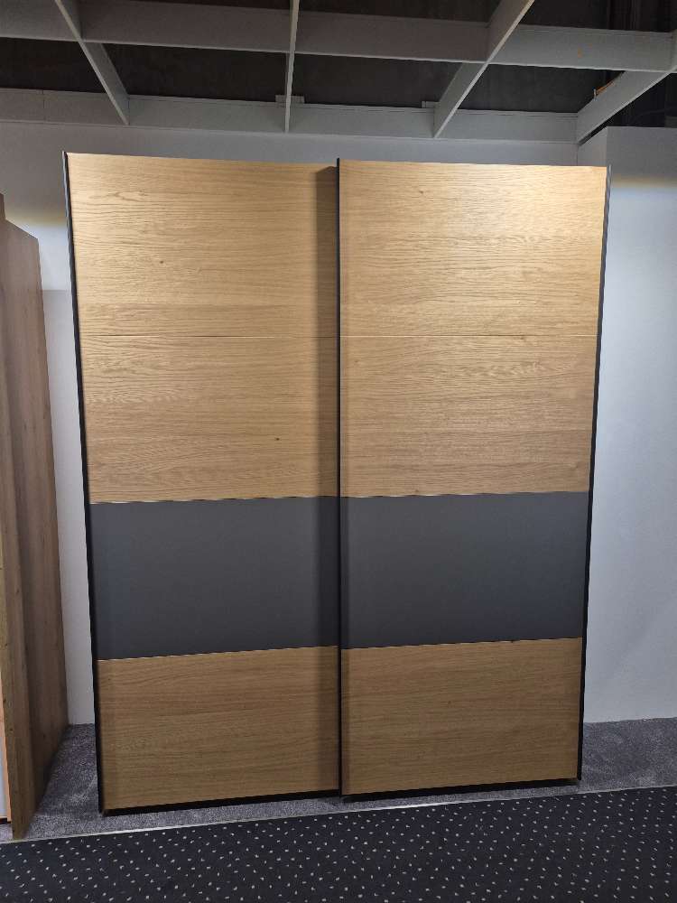 Schwebetürenschrank