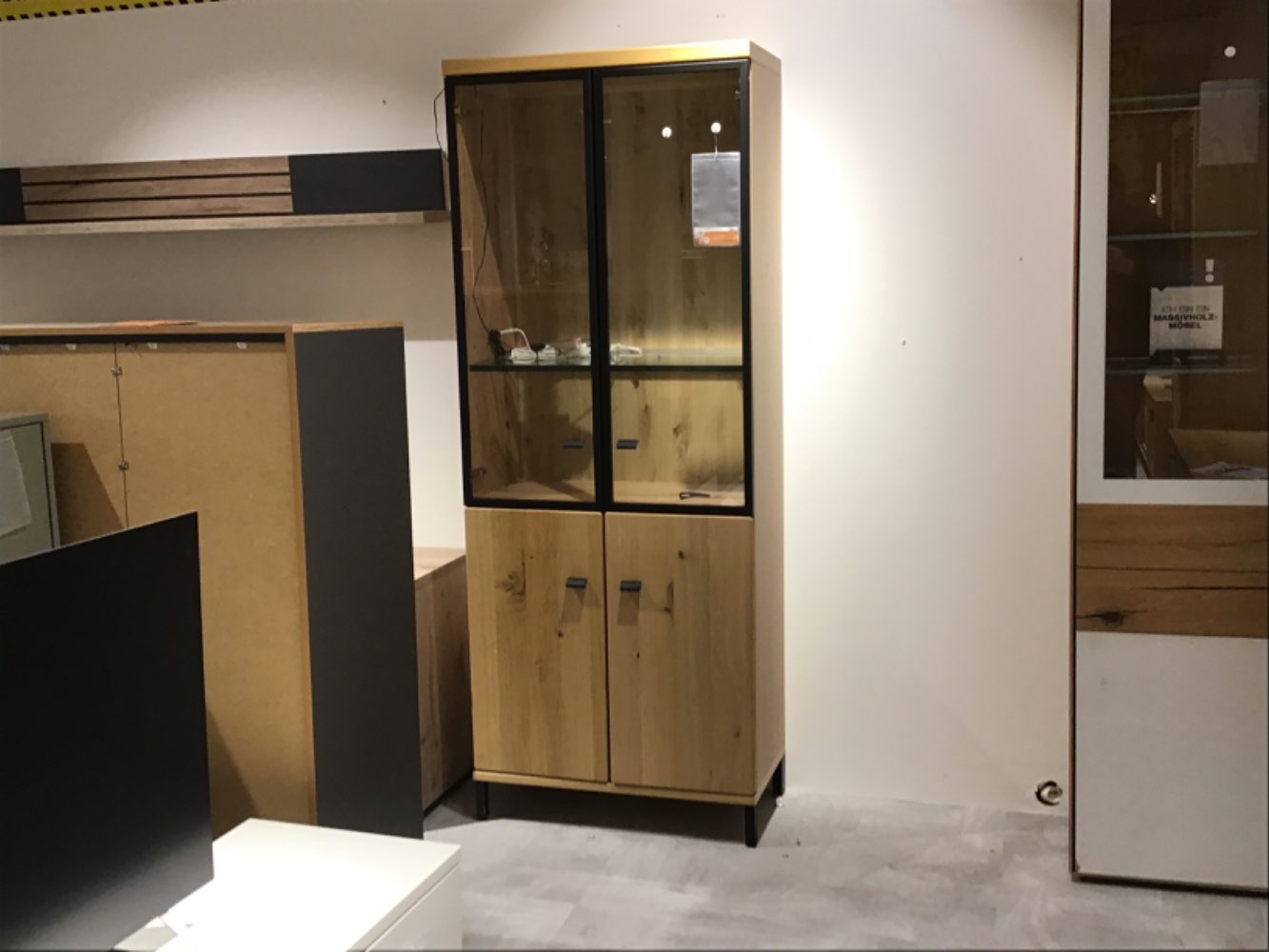 XXXLutz Wassertrüdingen Vitrine