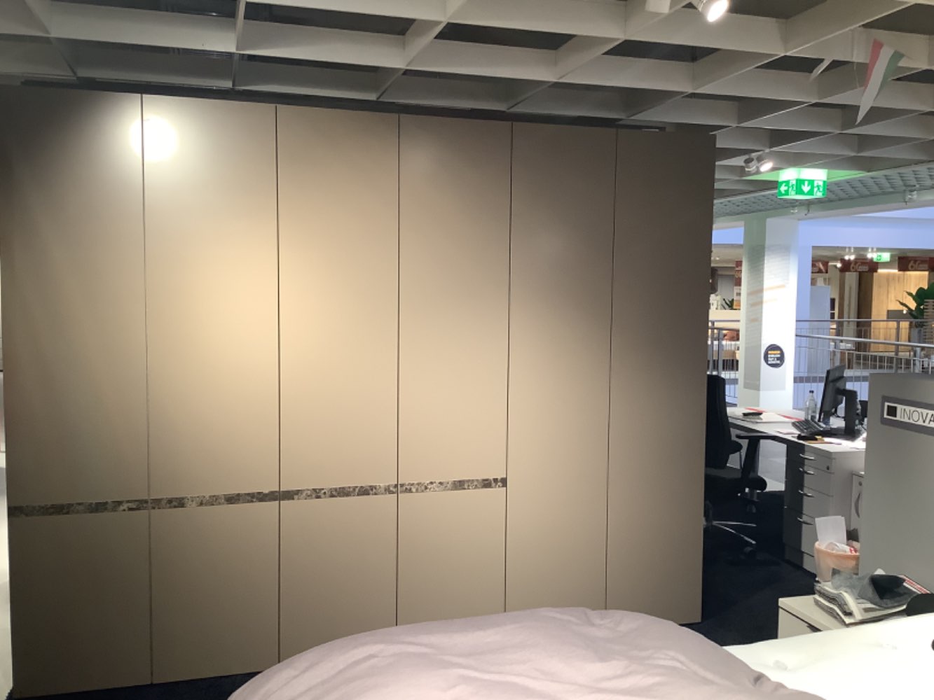 Drehtürenschrank Contur