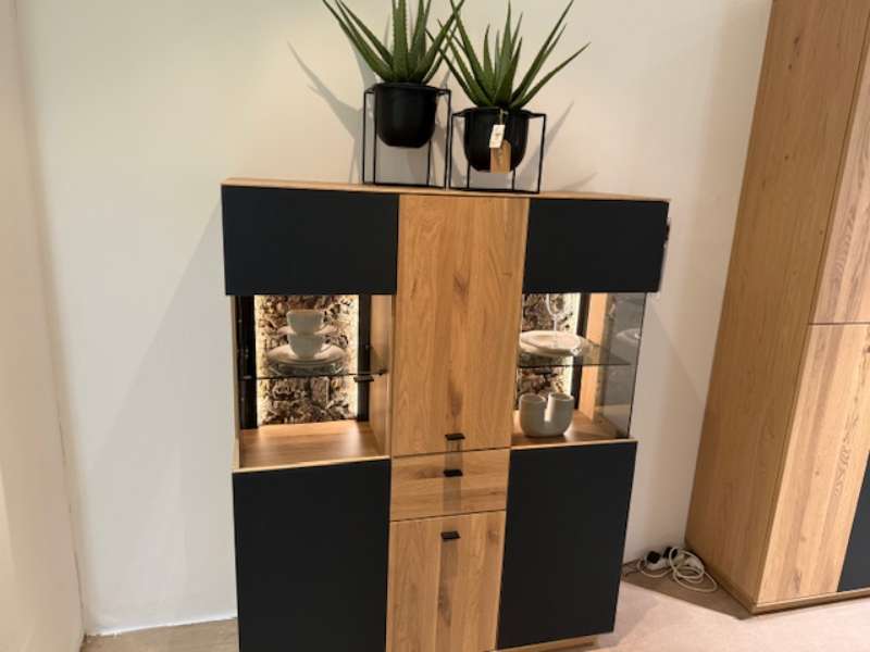 Sideboard in Wildeiche massiv, Dekor und Glas anthrazit