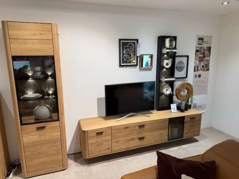 Wohnwand in Wildeiche teilmassiv mit Graniteinlage