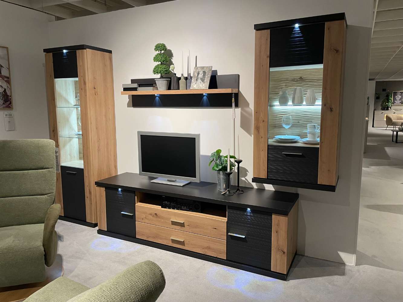 Wohnwand Kombination mit LED-Beleuchtung