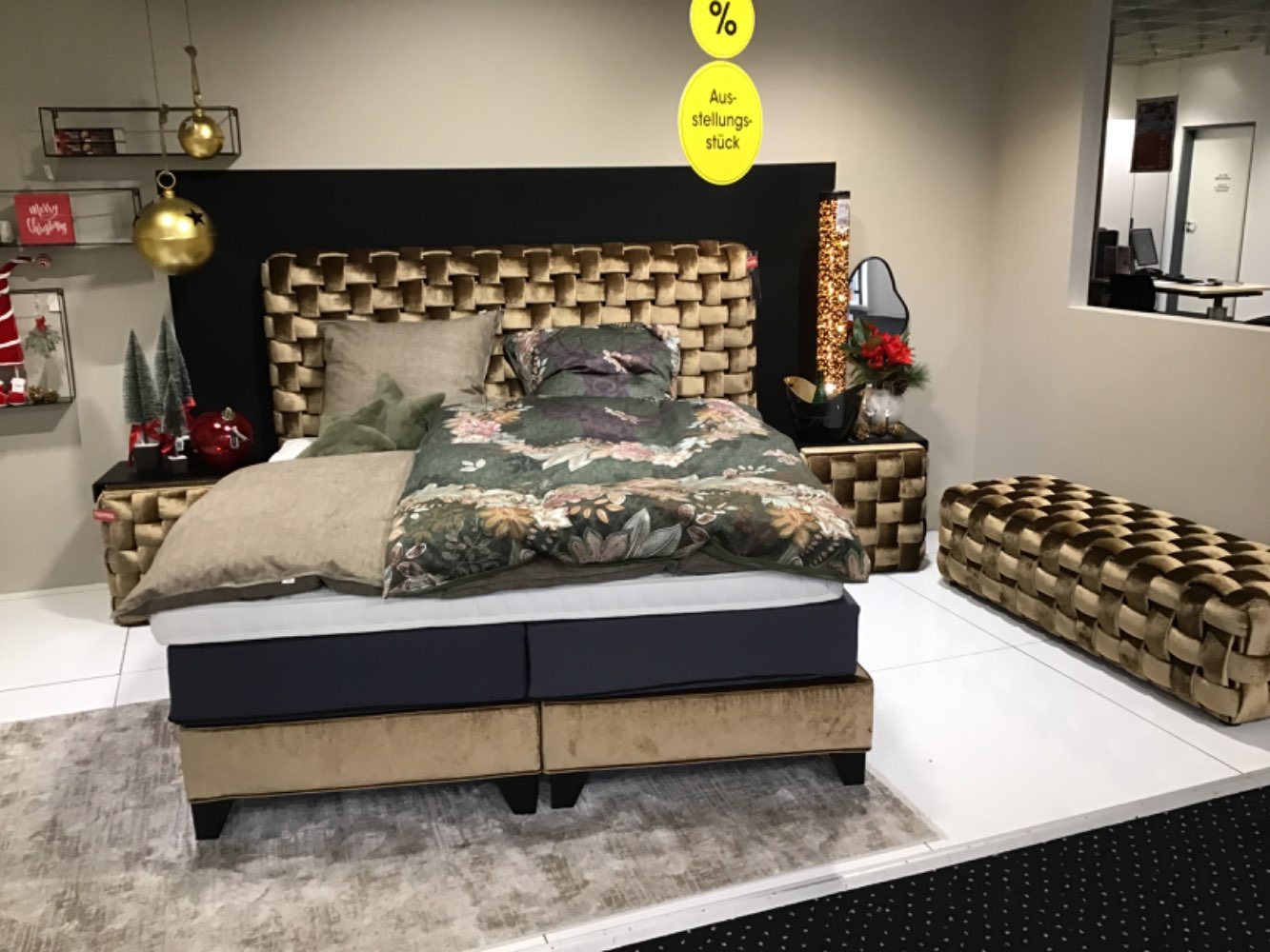 Boxspringbett Chess  + Hocker + Bank