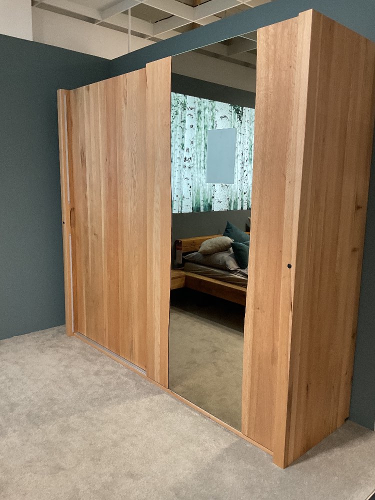 Schwebetürenschrank