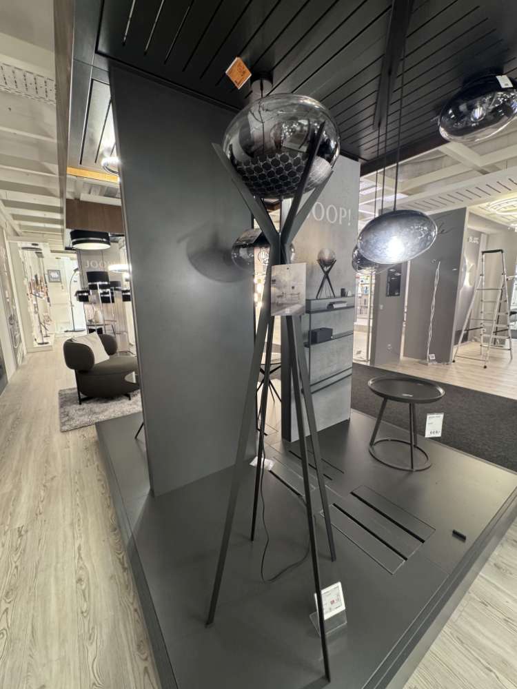 Joop, Stehleuchte Curve Lights, Rauchglas, XXXLutz Karlsruhe