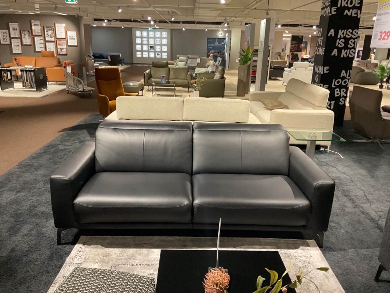 Megasofa Lederbezug black