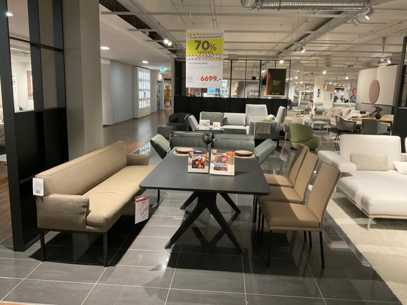 Tischgruppe / Bank und 3 Stühle