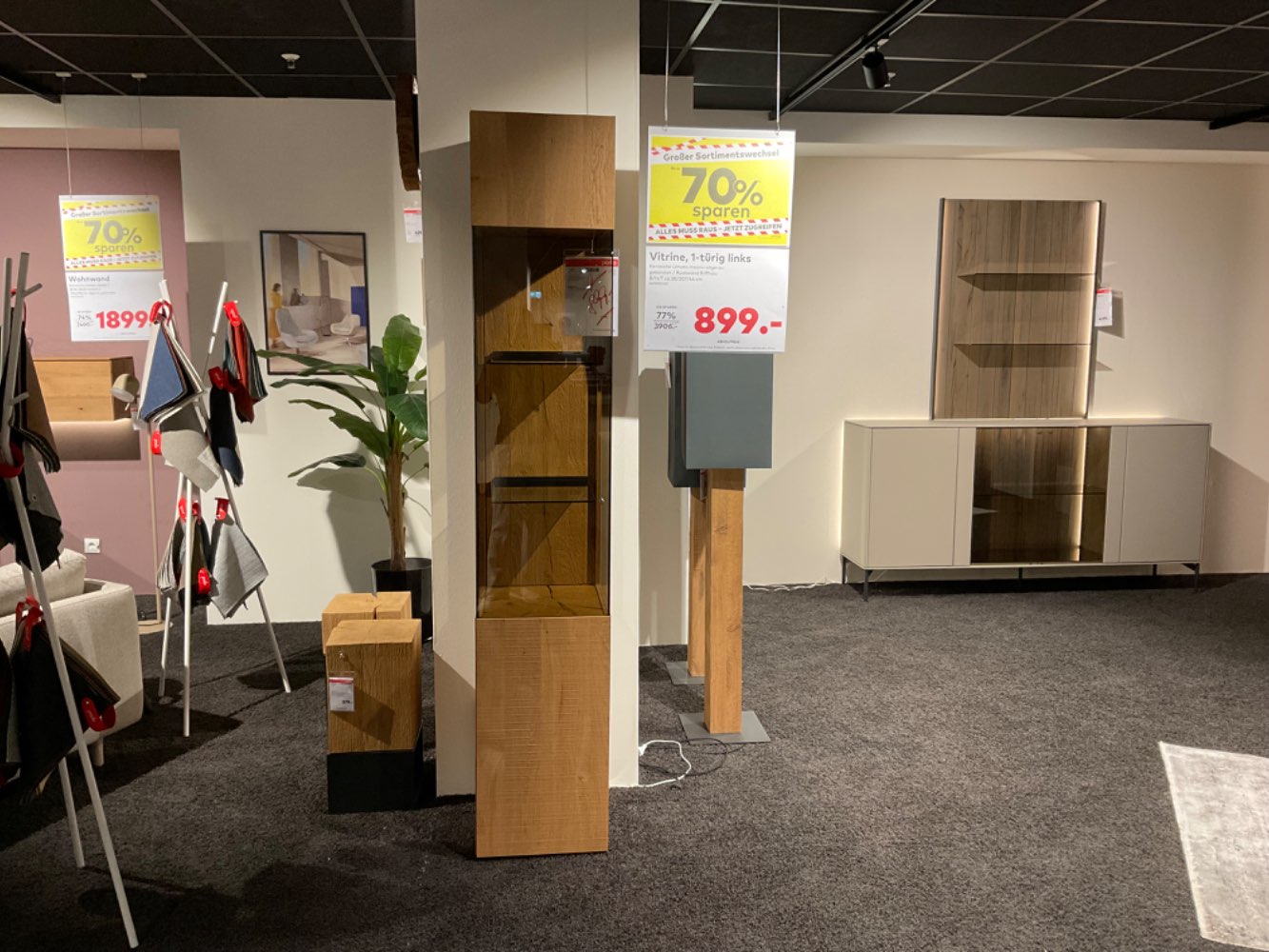 Vitrine 1-türig links