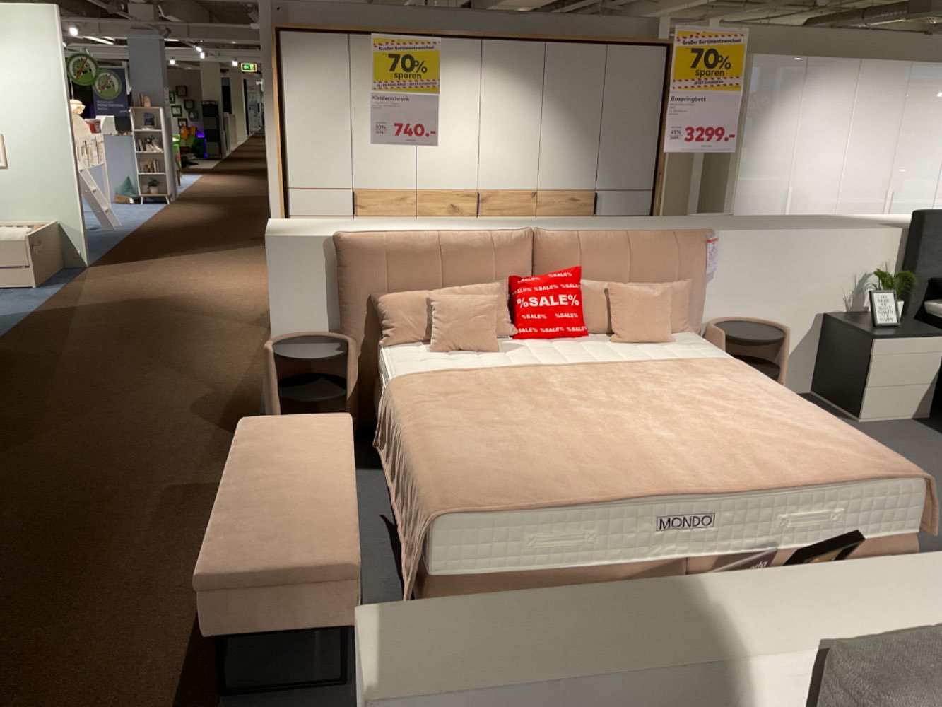 Boxspringbett inkl. Bank + Nachtkonsole