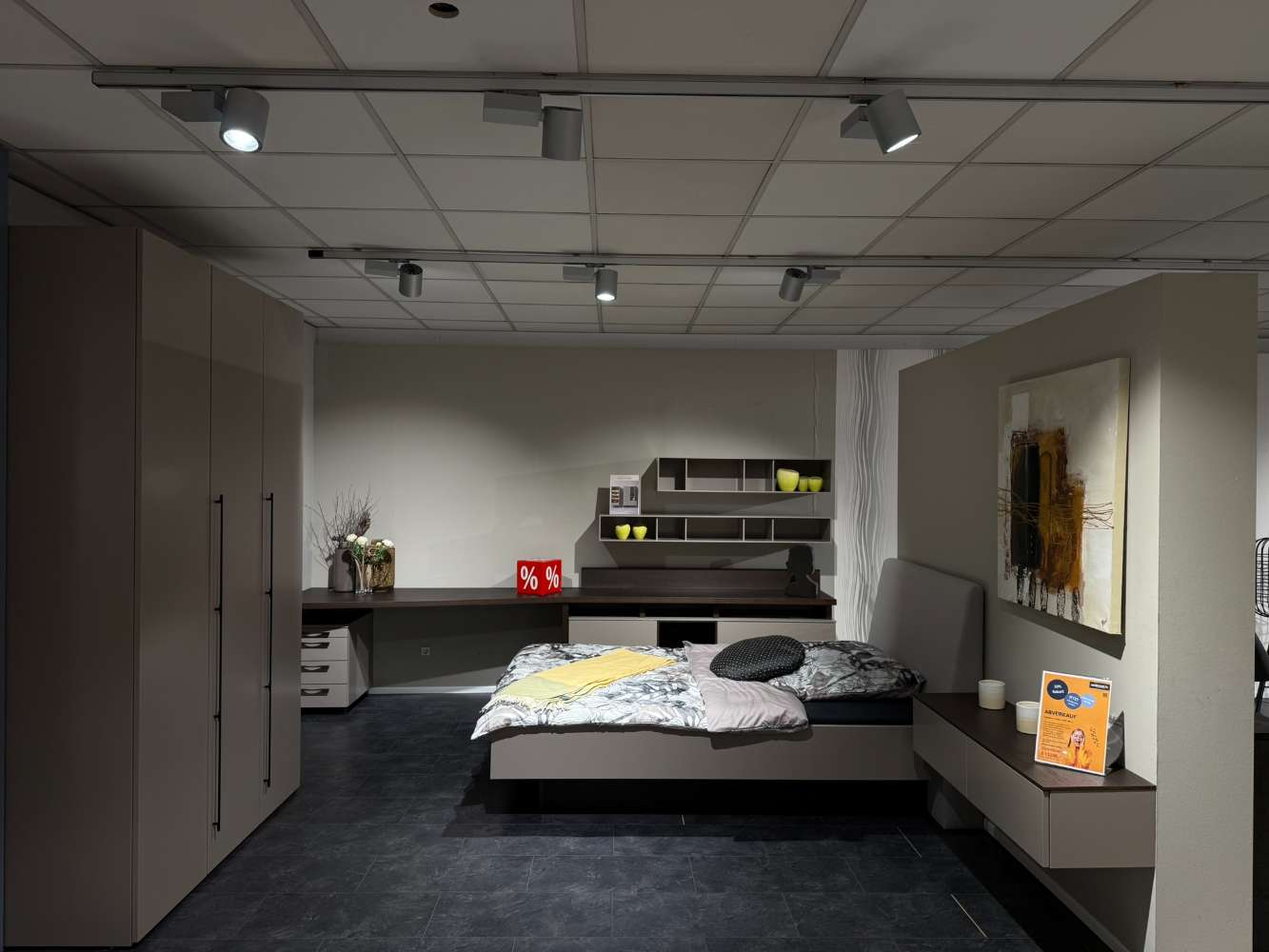 Apartment, Schlafzimmer, Büroausstattung Contur 3900 / Miria