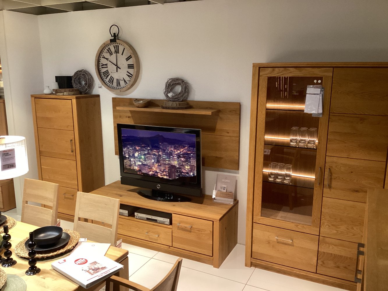 Wohnwand Arumo Asteiche rustikal geölt massiv