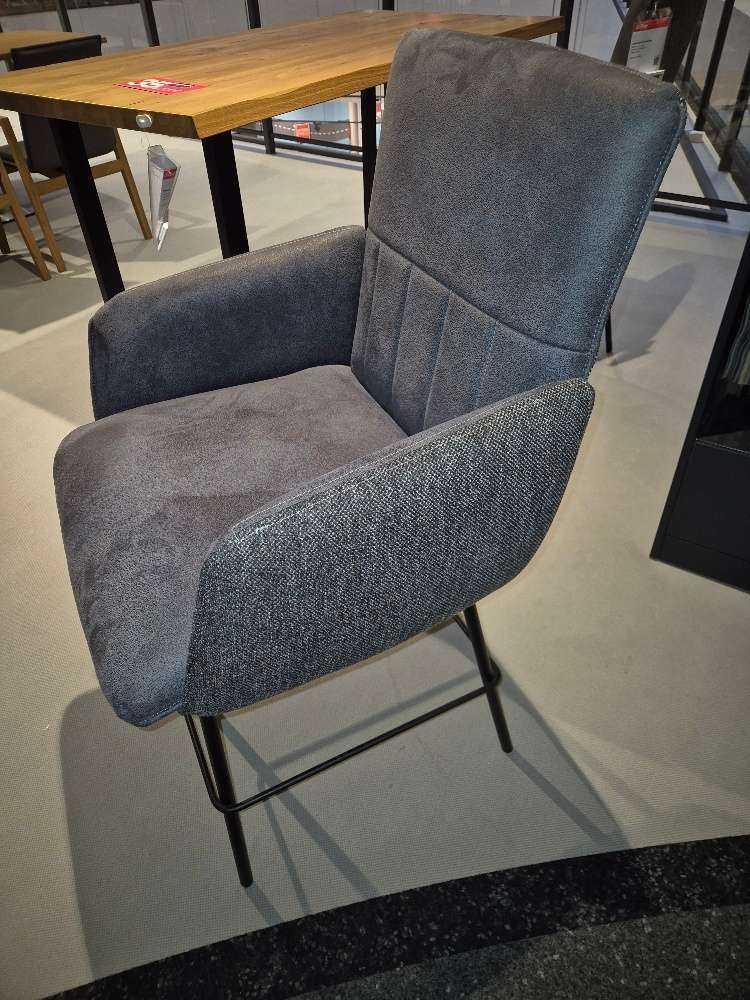 Tresenstuhl mit Armlehnen