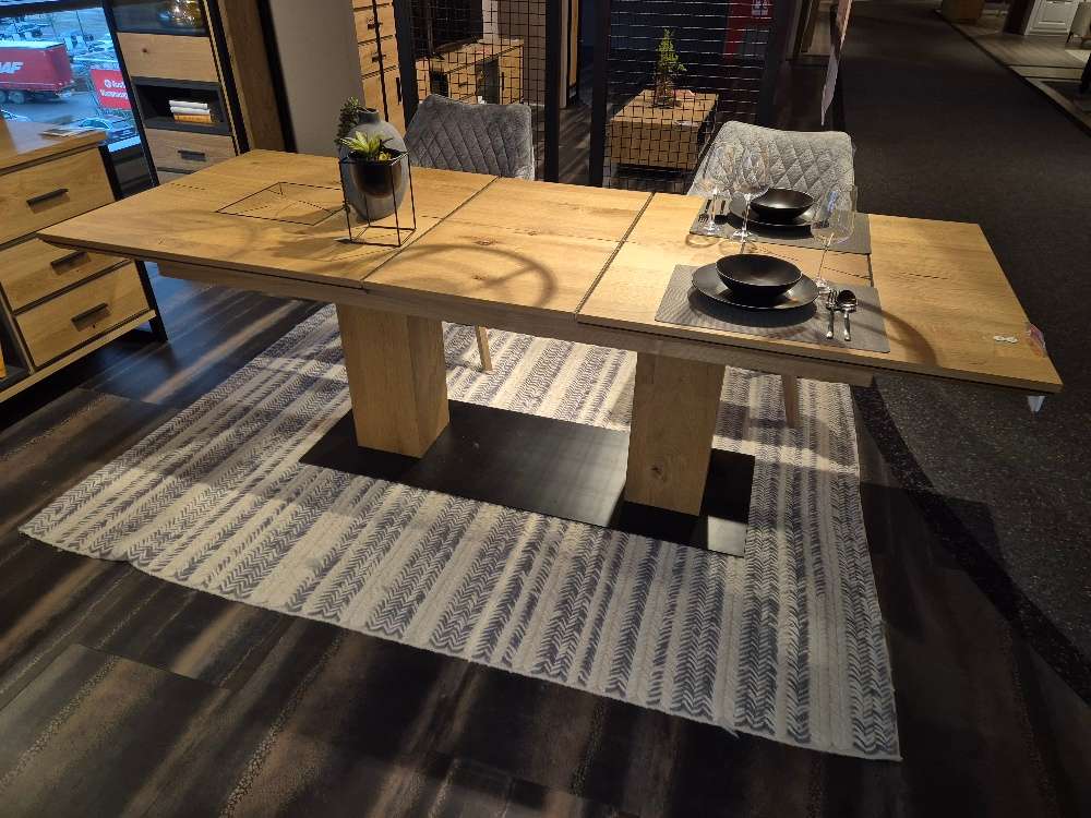 Esstisch mit Synchronauszug