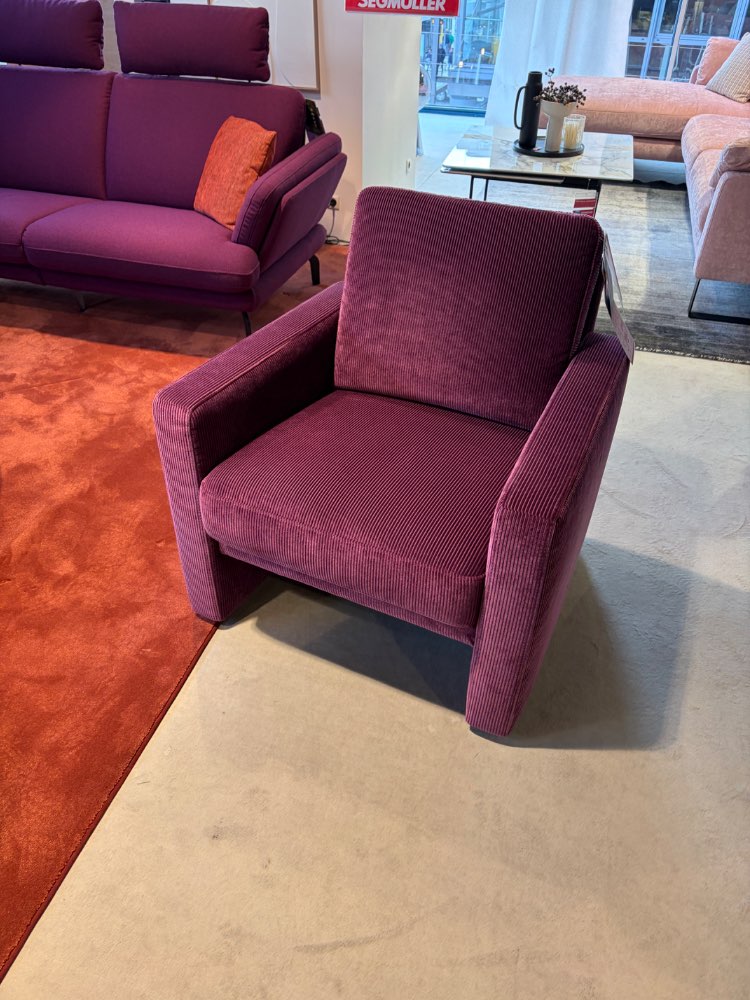 Clubsessel aus den Segmüller Werkstätten in elegantem Cordbezug