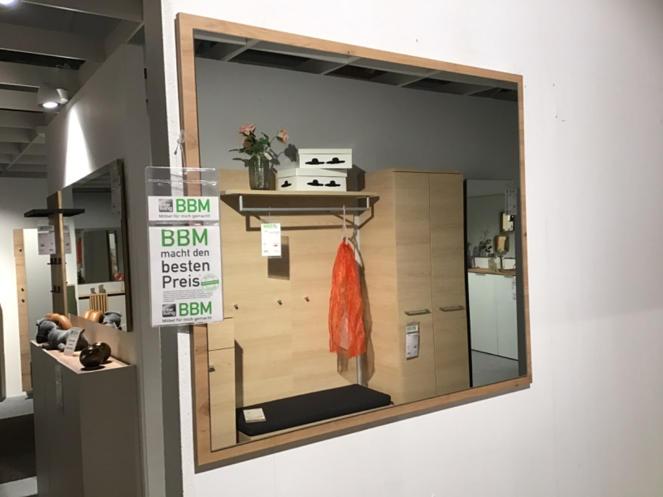 Garderobenspiegel. Farbe Eiche Maß 80x70x2cm