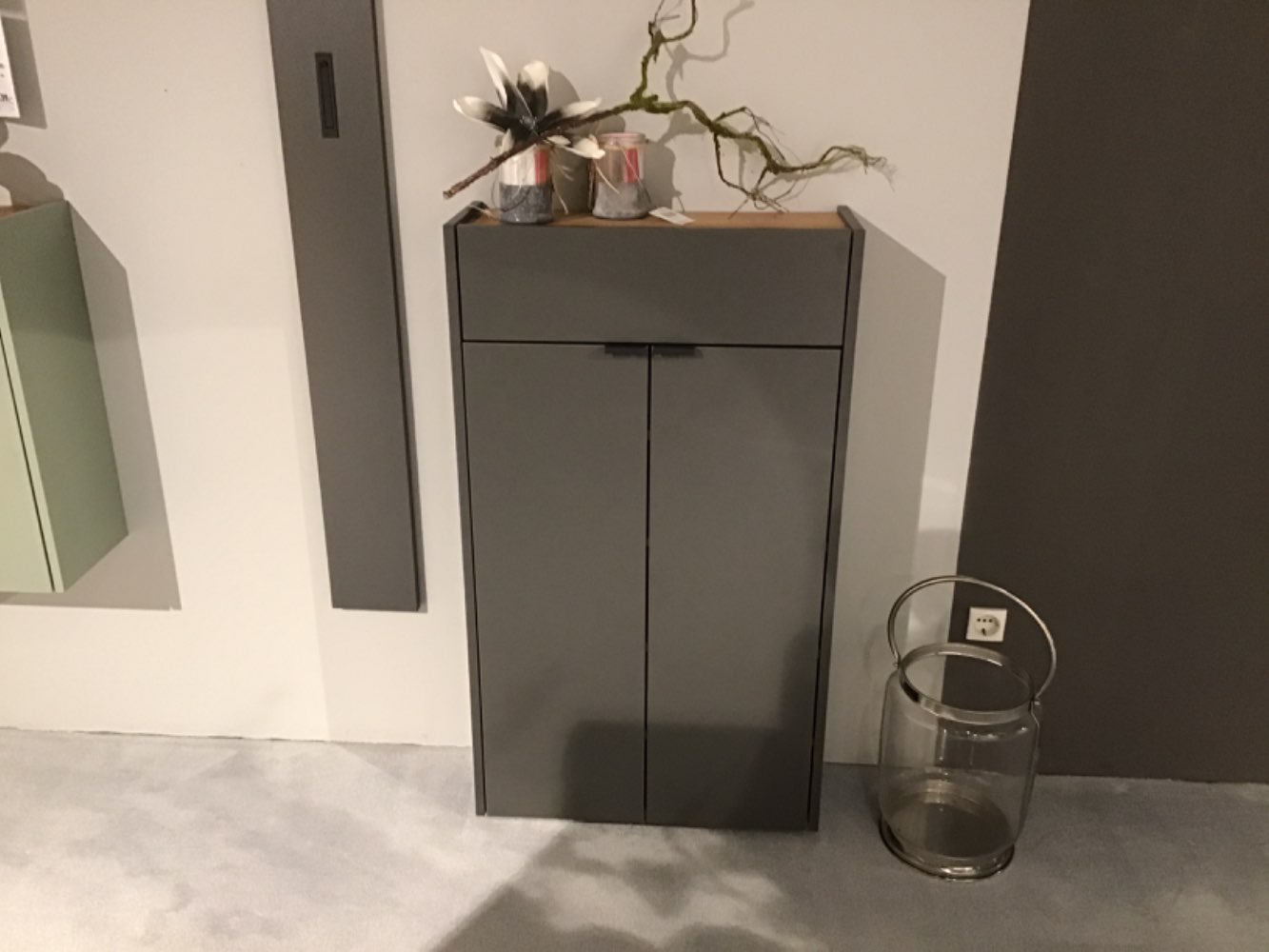 Kleiner schmaler Schuhschrank Farbe Graphit/ Eiche 57x97x22cm