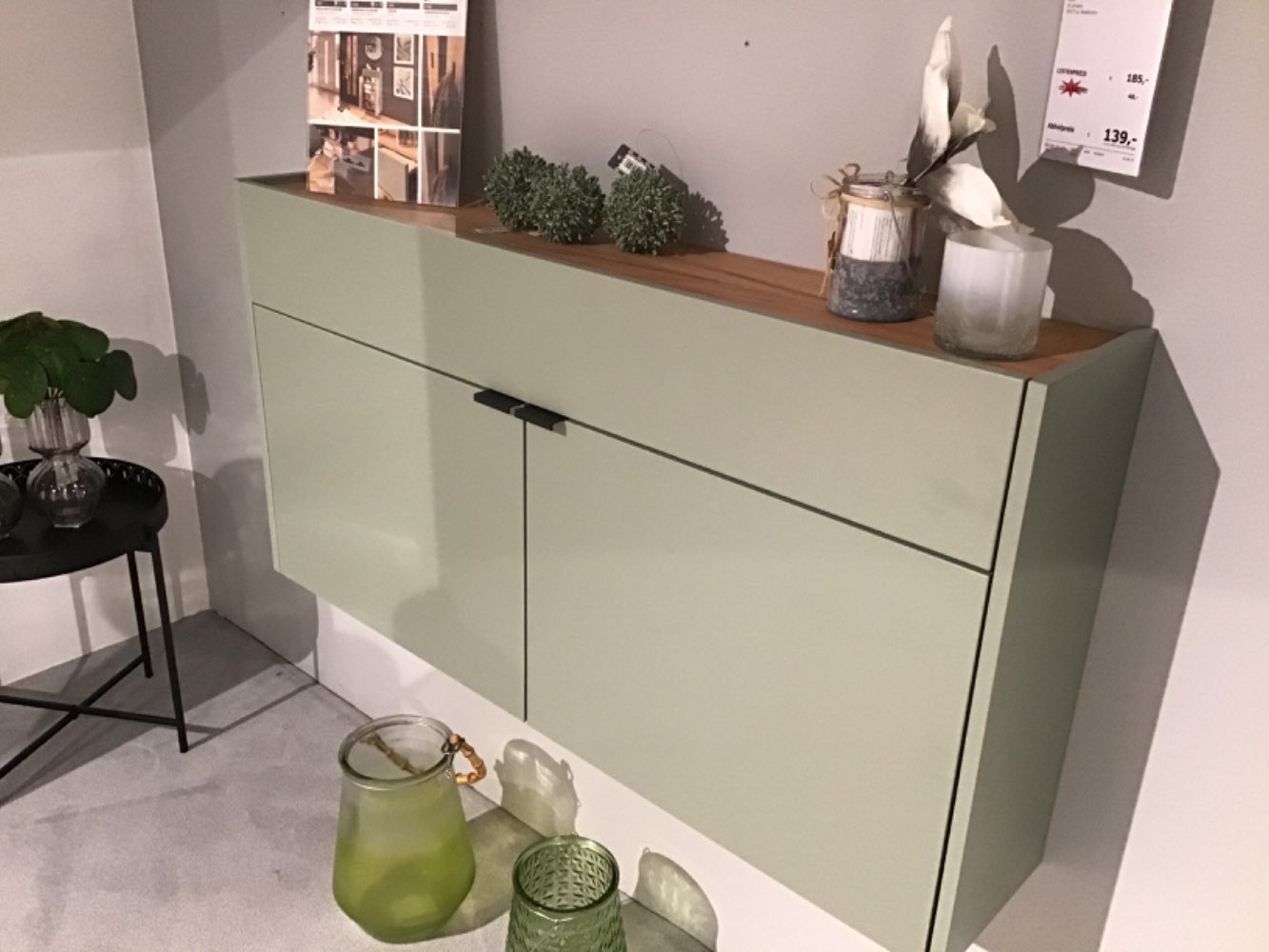 Schuhschrank mit geringer Tiefe Maß 110x5ux22cm Farbe Taupegrün