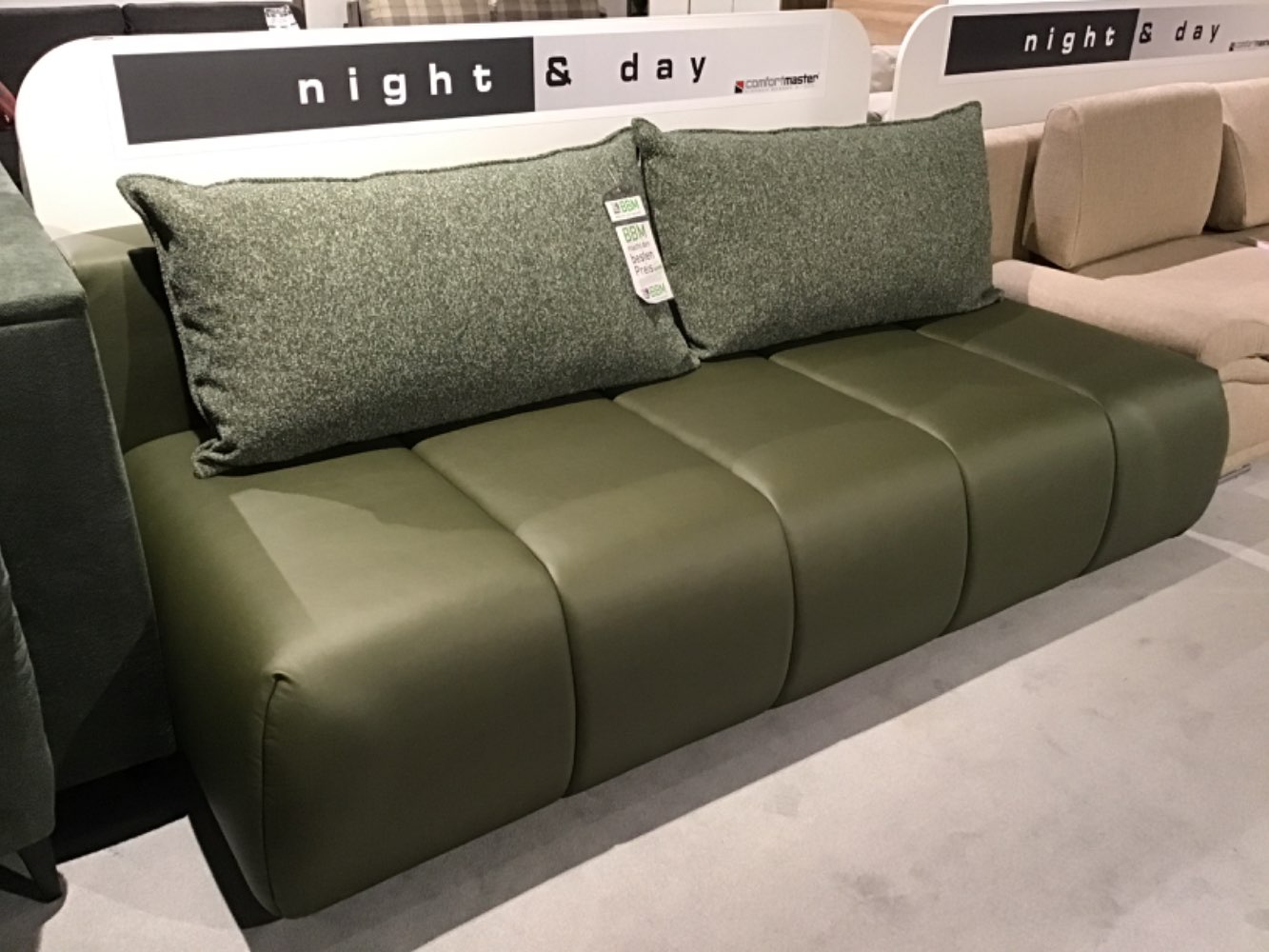 Schlafsofa mit Bettkasten Liegefläche 150x200cm Farbe grün