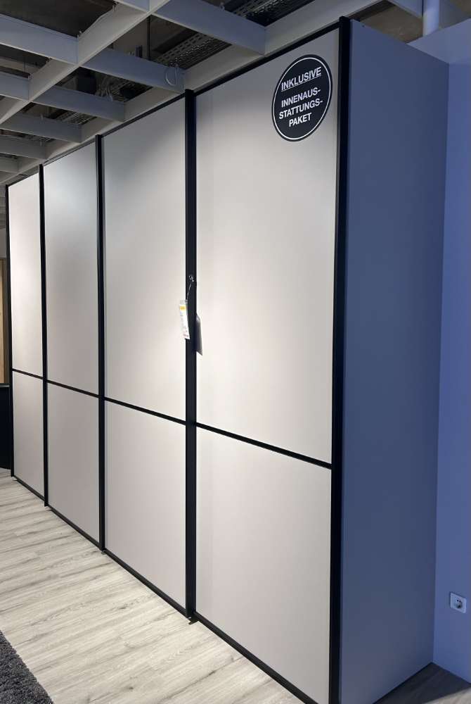 Schwebetürenschrank