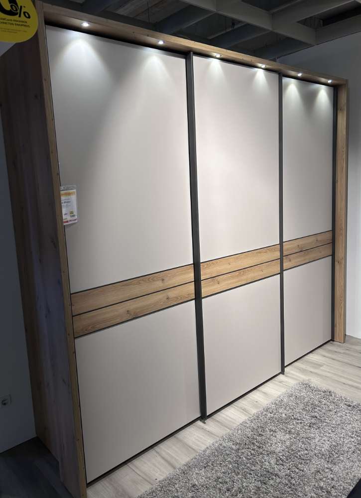 Schwebetürenschrank