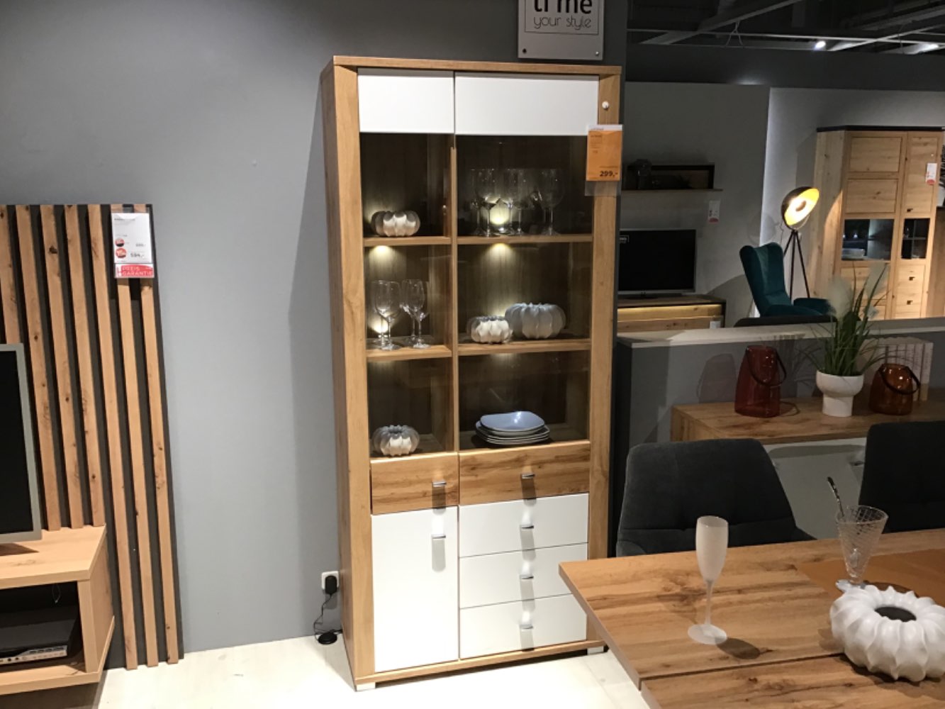 XXXLutz Ausstellungsstück Möbel Vitrine Laos Eiche weiß