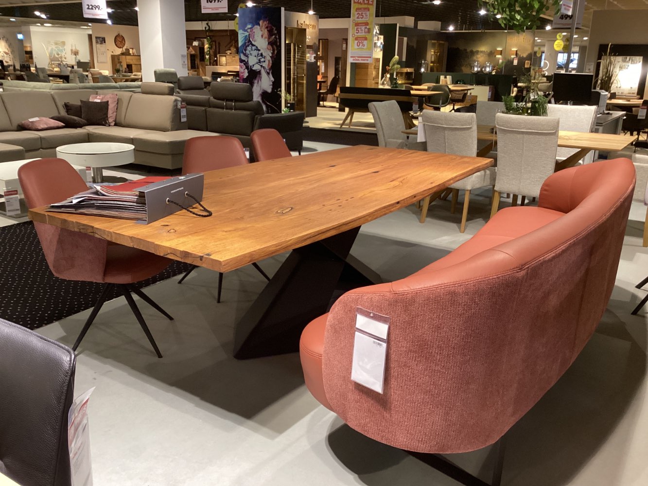 Lederbezogene Bankgruppe mit 3 Armlehnstühlen