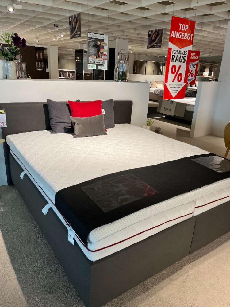 Polsterbett 1,80x2m mit Matratzen