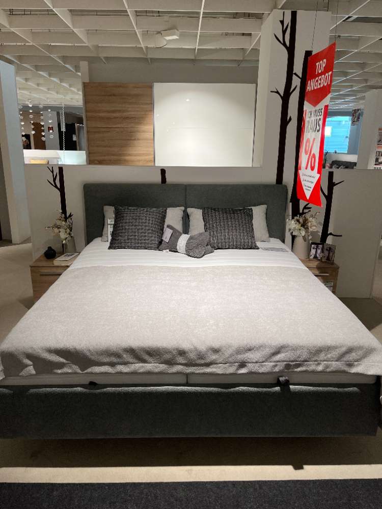 Polsterbett 1,80x2m mit Matratze und Topper