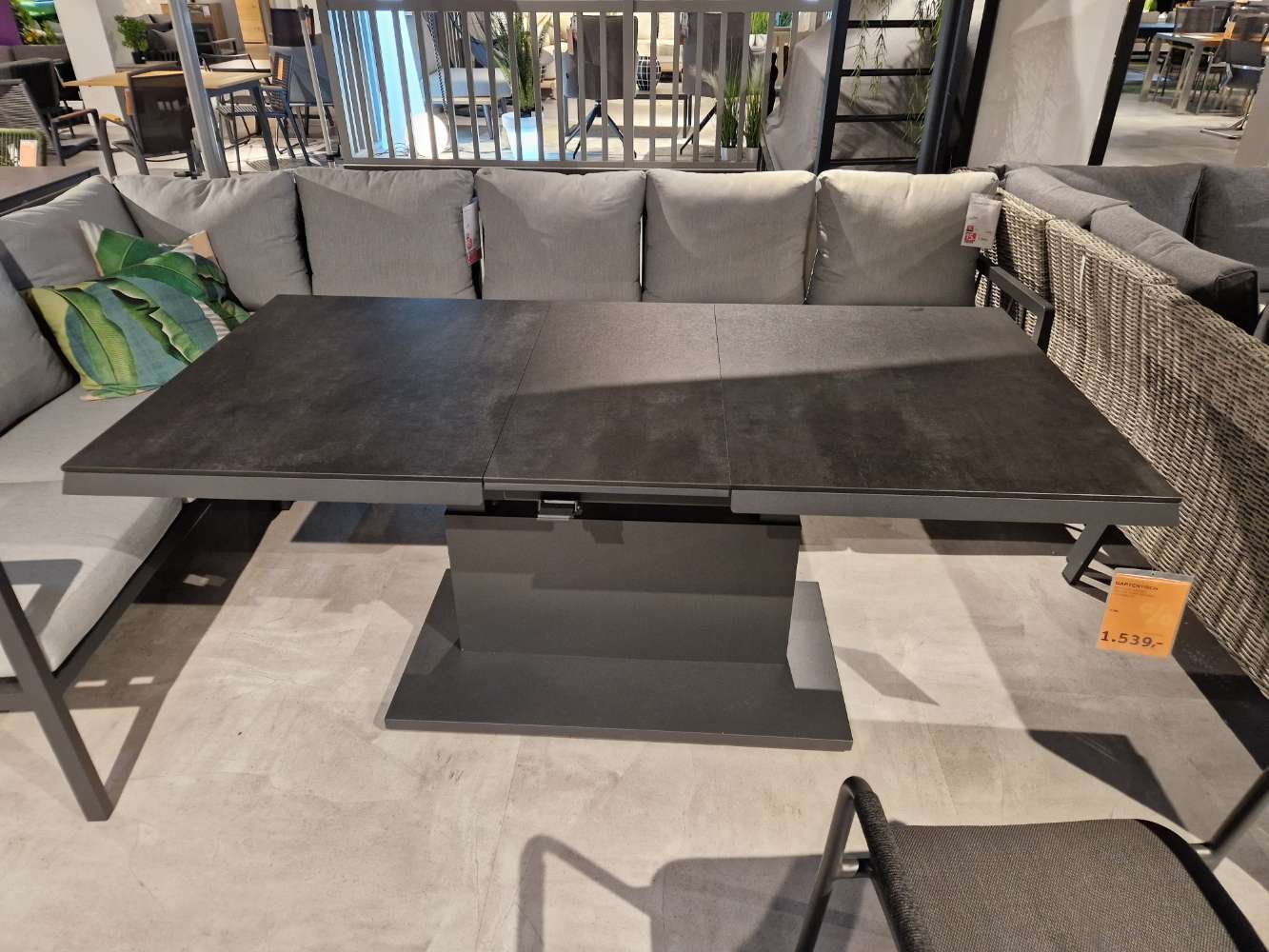 Möbel-Gartentisch-Schwarz-XXXLutz