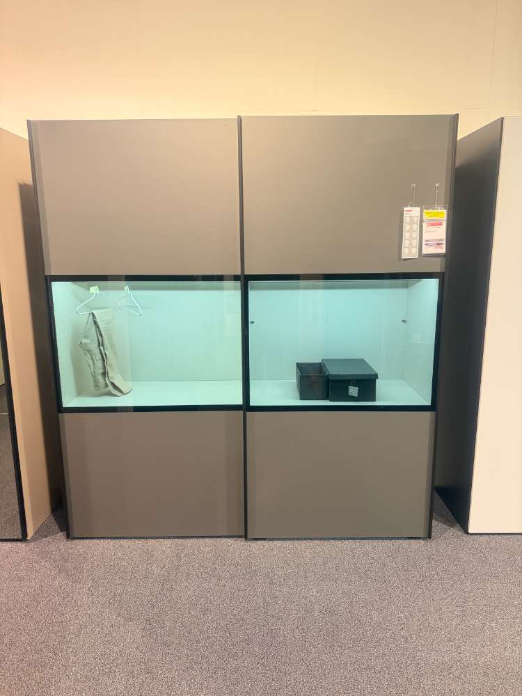 Schwebetürenschrank