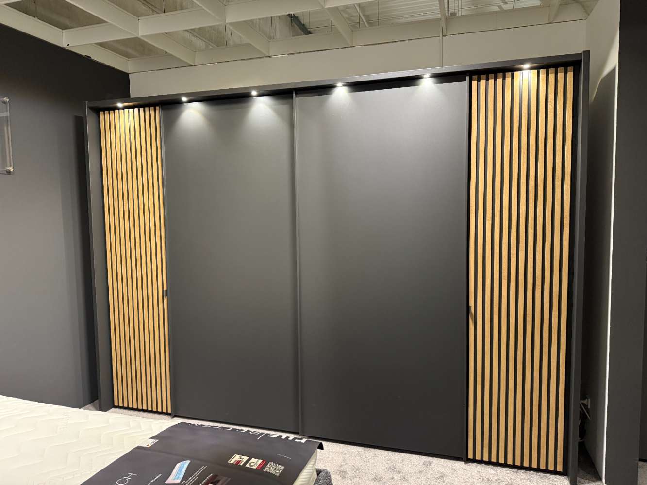 Dreh-/Schwebetürenschrank