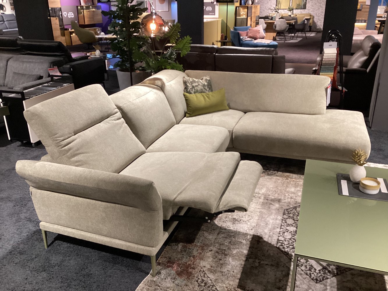 Garnitur „Lillia“, Orig. ROM, motor. Relaxfkt., Vorziehsitz