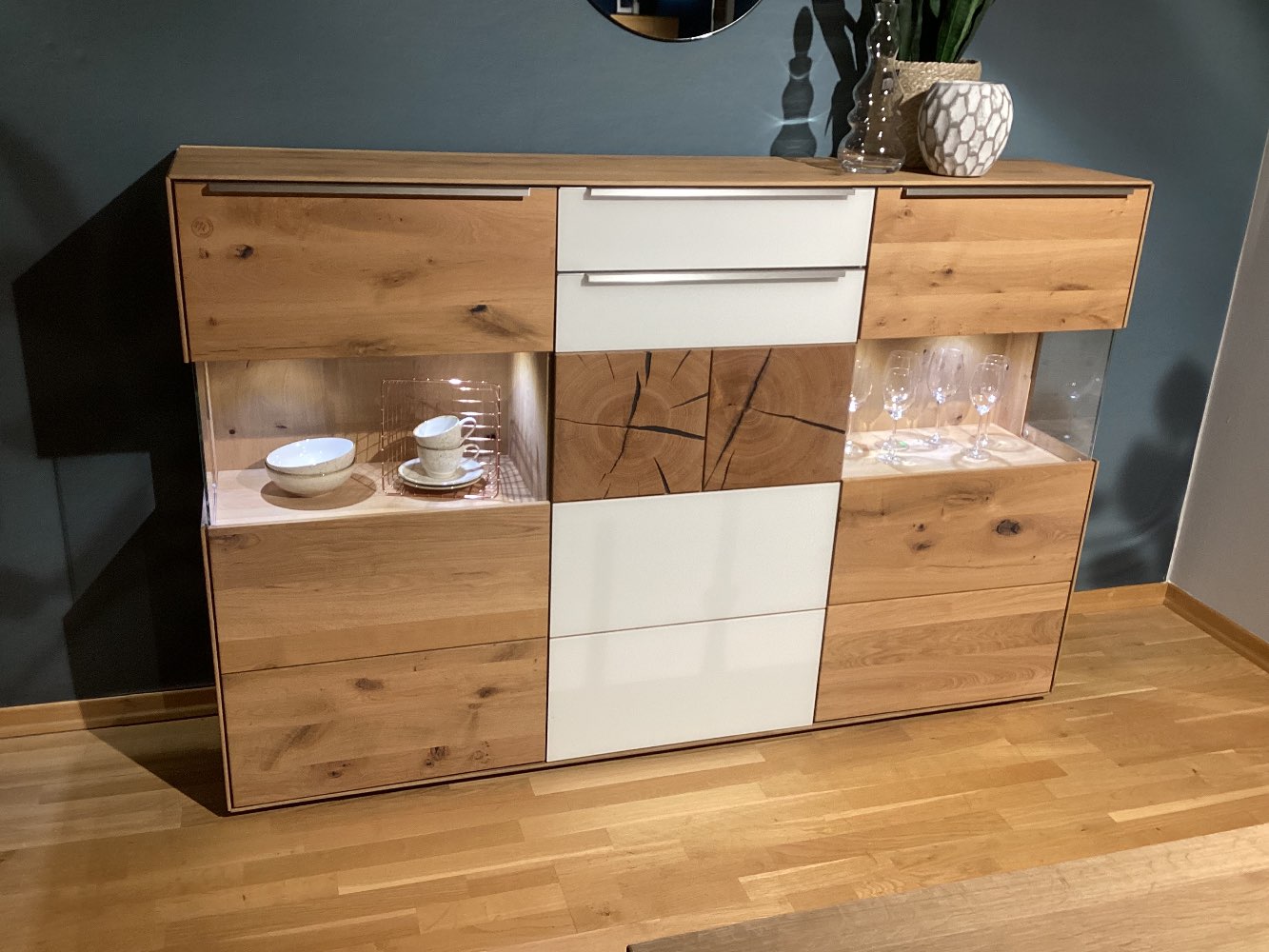 Highboard „Talvera“, Orig. Decker, Massivholz Beleuchtung dimmbar