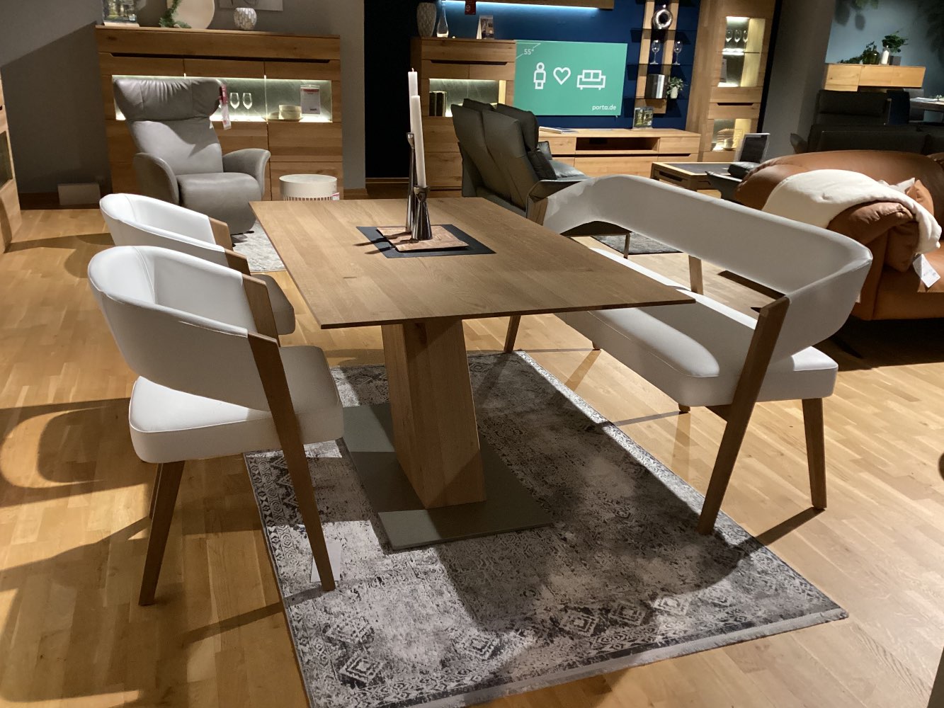 Essgruppe „Talvera“, Orig. Decker, Asteiche massiv, Leder weiß