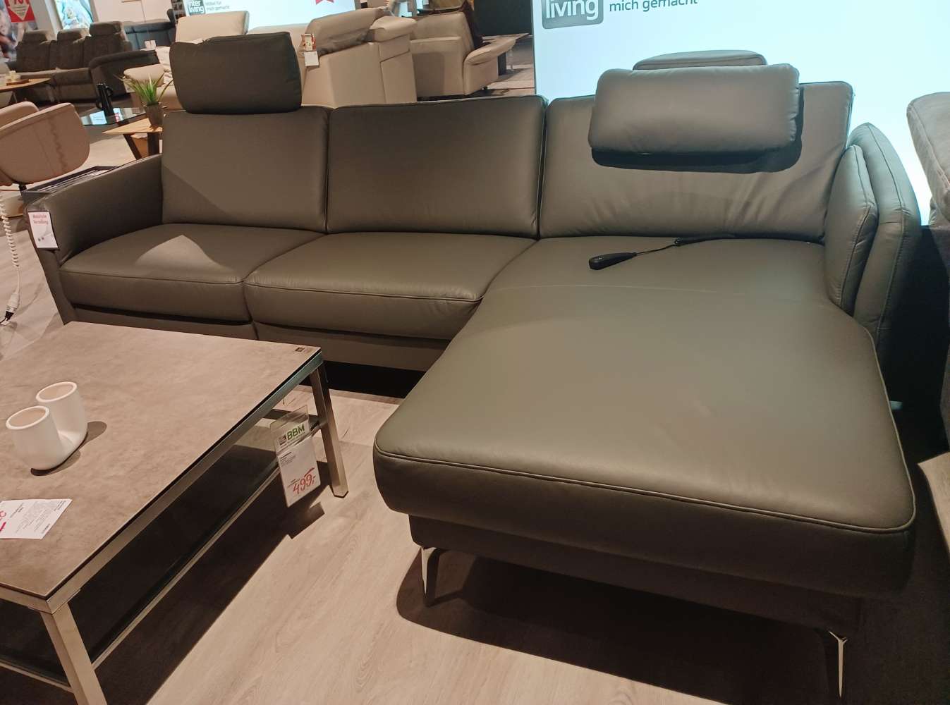 Garnitur mit motorischer Verstellung