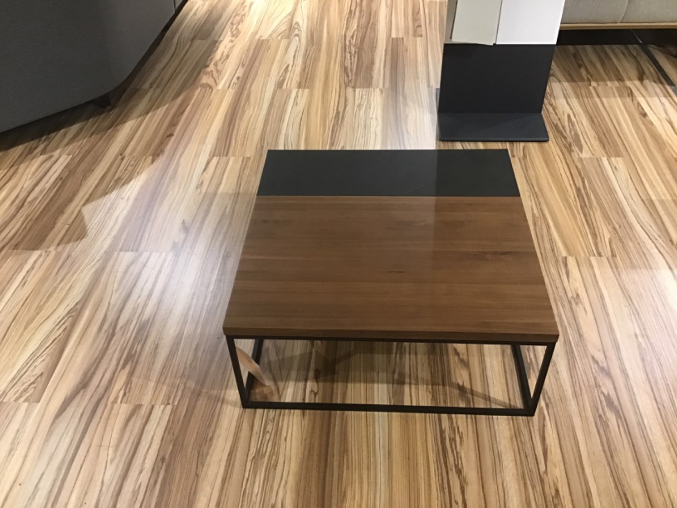 Möbel Couchtisch Rolf Benz Modell 985 Nussbaum XXXLutz Hirschaid