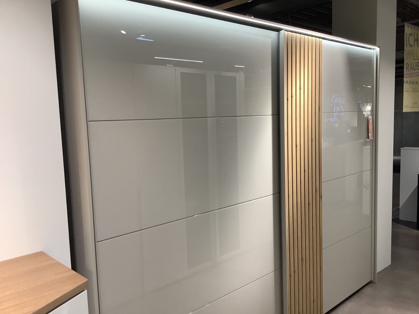 Schwebetürenschrank Rievas