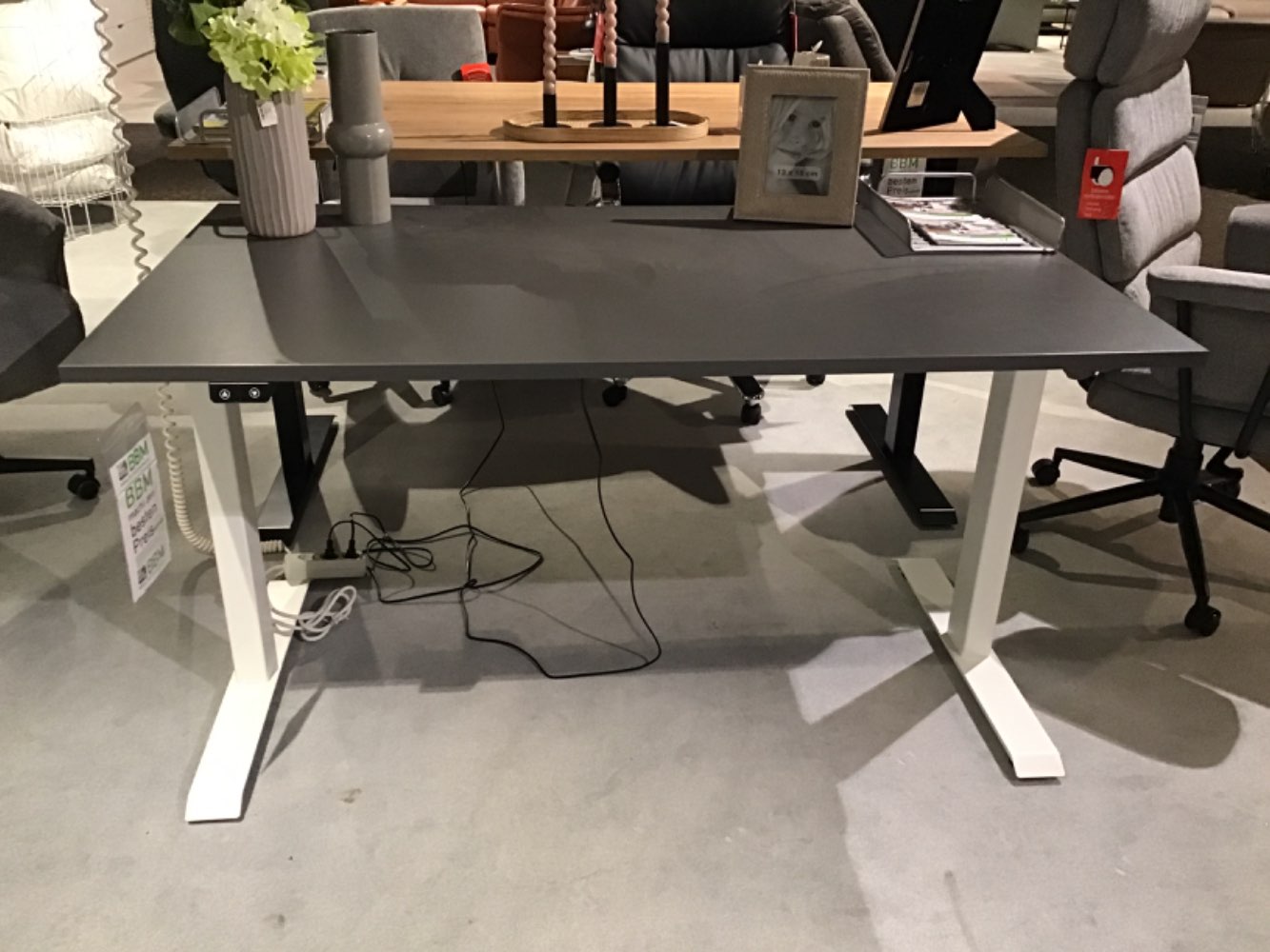 Moderner Schreibtisch Farbe grau Höhenverstellbar Maß 140x80cm