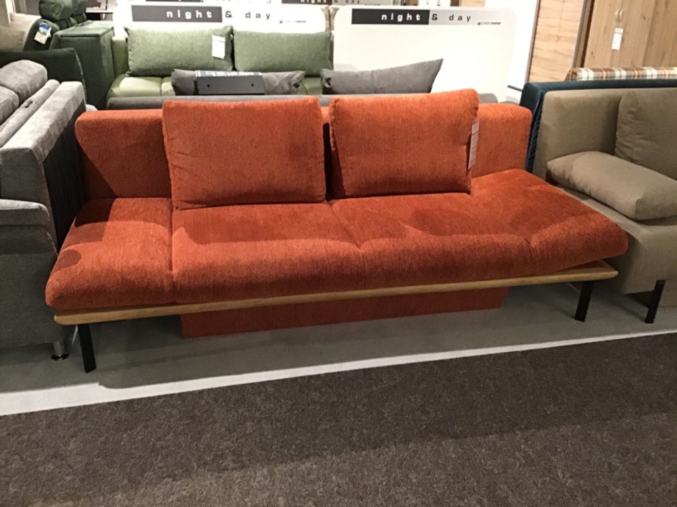 Modernes Funktionssofa in Weinrot Liegefläche 140x200cm