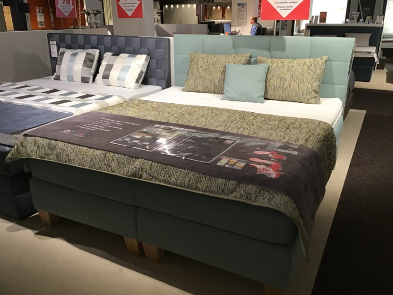 Großes Boxspringbett Farbe mint,Liegefläche 180x200cm