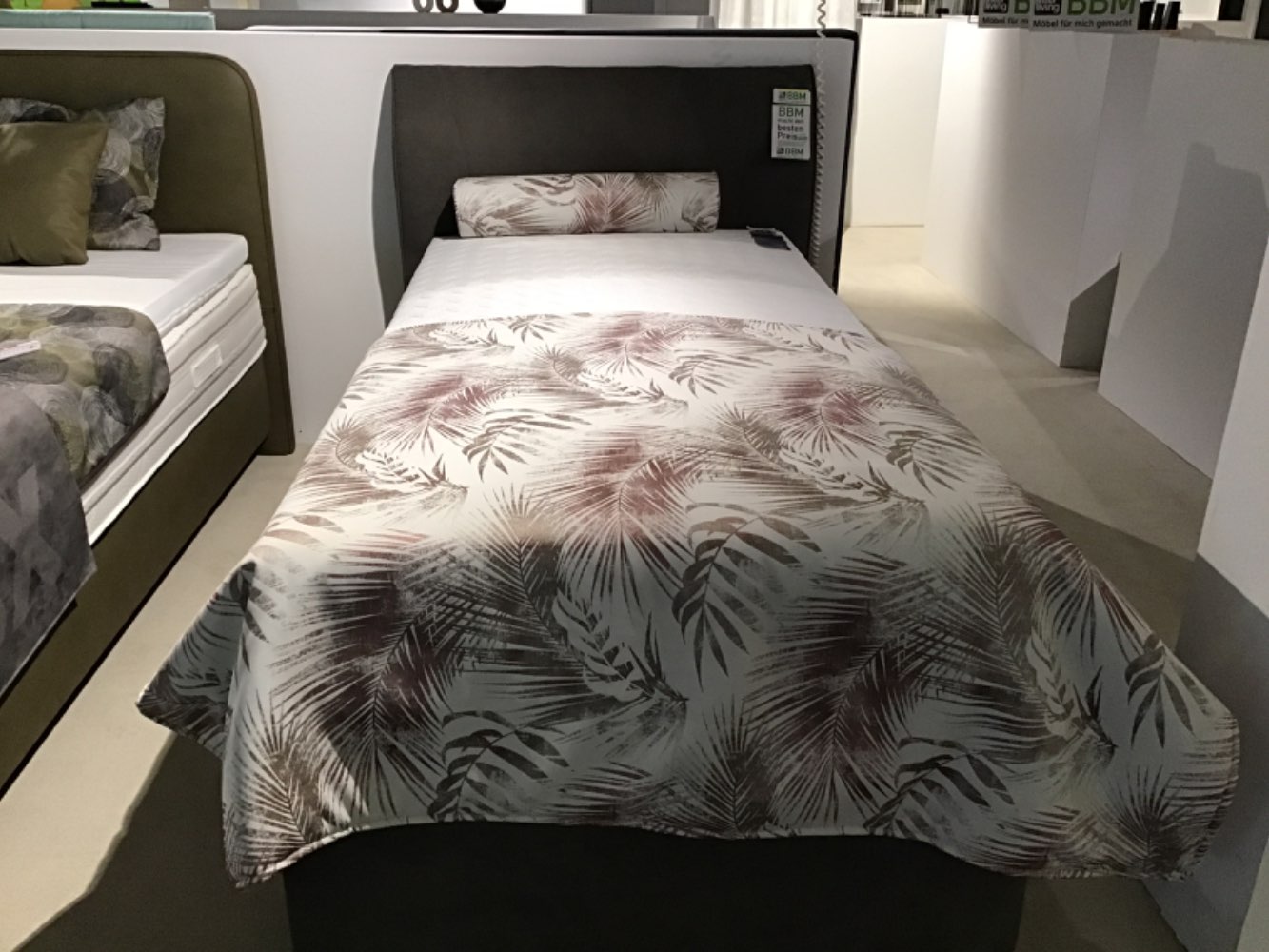 Klassisches Polsterbett Farbe braun,Liegefläche 100x200cm