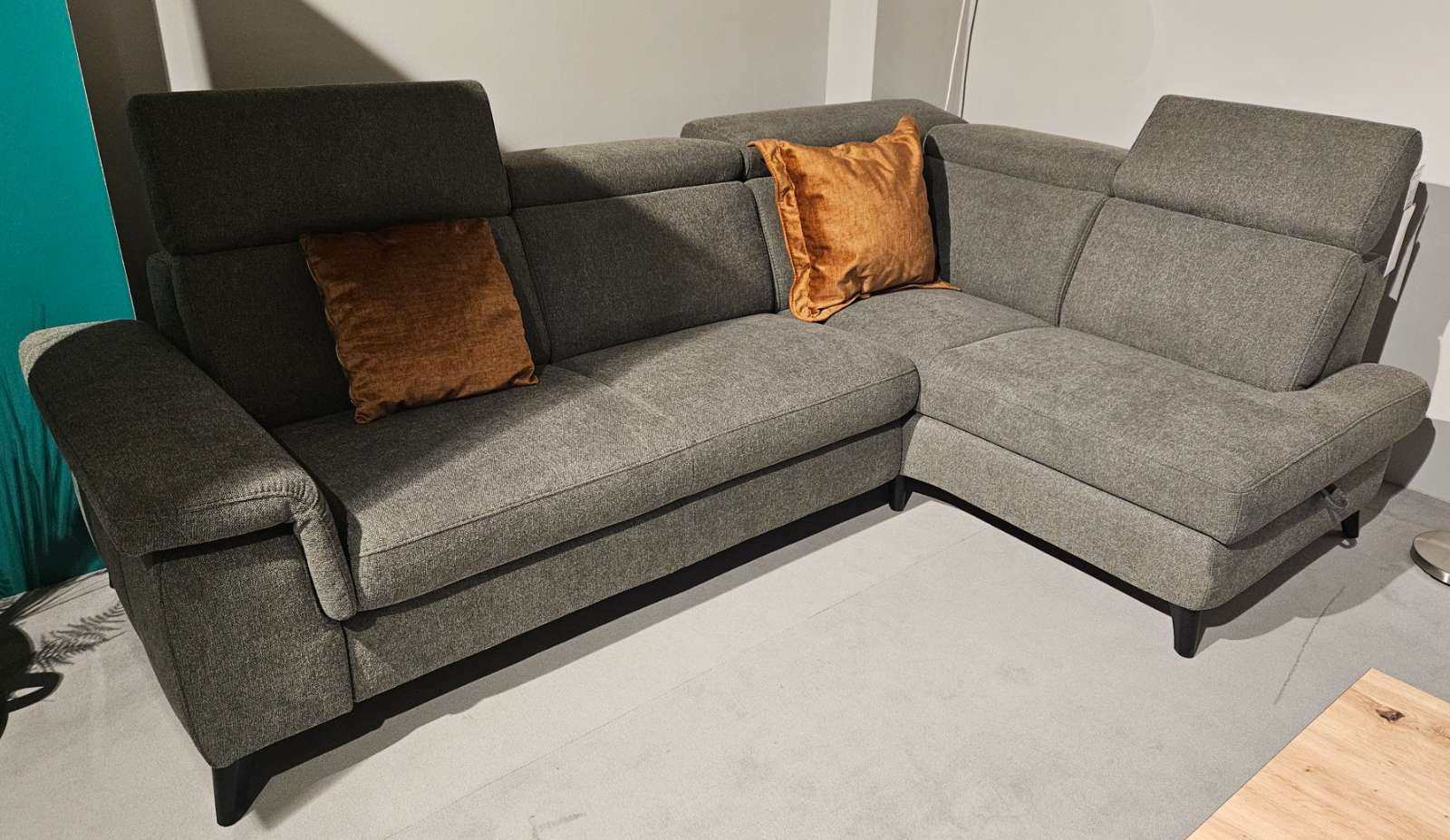 Garnitur mit Bettkasten und Kopfverstellung