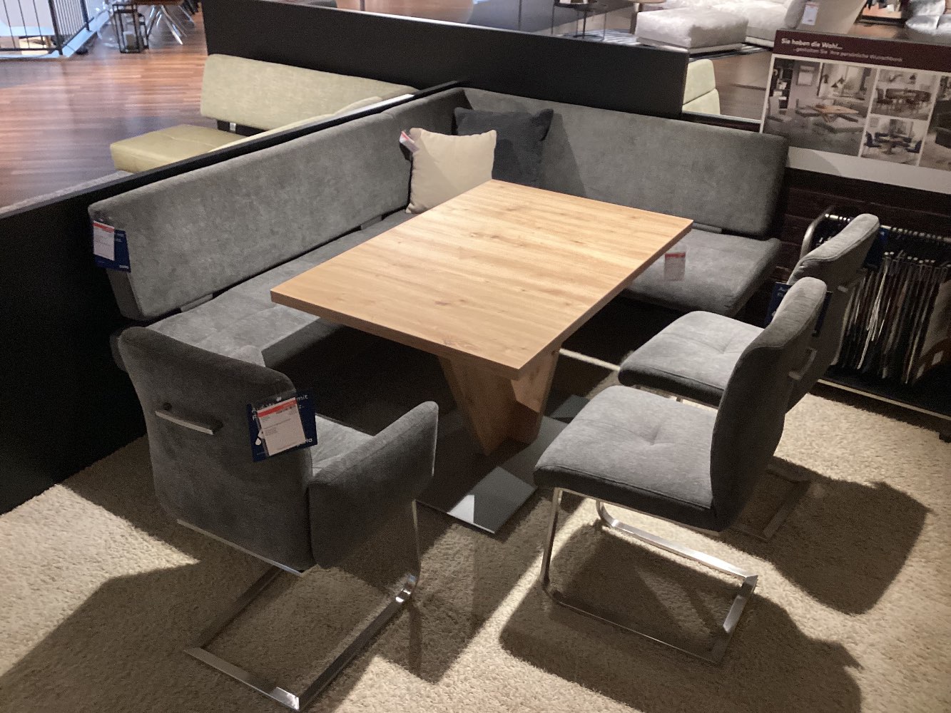 Eckbankgruppe „Ladoga“, Tisch ausziehbar, 3 x Stuhl