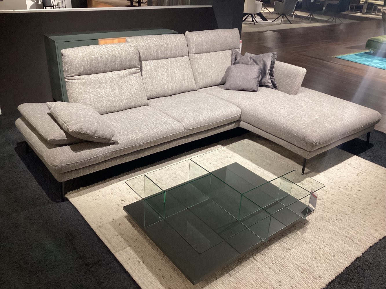 Garnitur „Bellidan“,  Sitztiefen-Kopfteil-Armteilverstellung